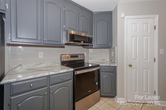 Building Photo - 840 Emerson Dr