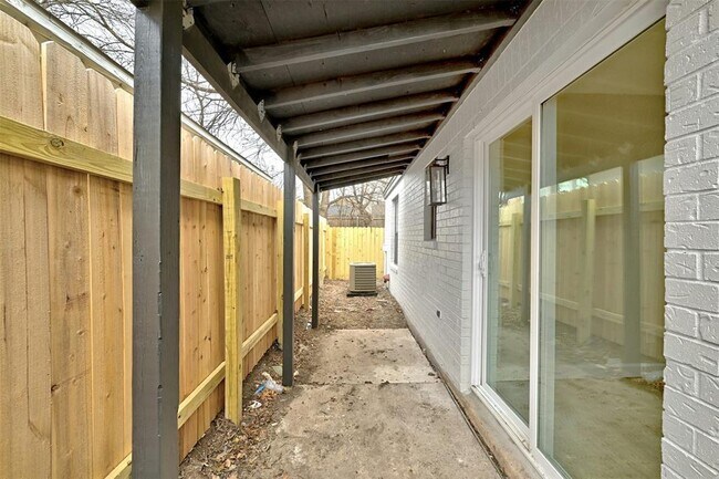 Building Photo - 9803 Aberdeen Way