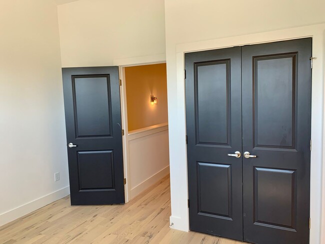 Building Photo - 4 Bed 3.5 Bath in Edgefield Home