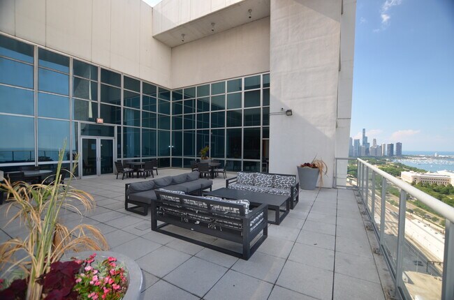 Building Photo - 1629 S Prairie Ave