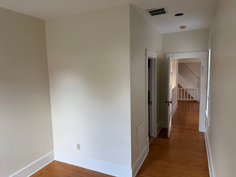 Building Photo - 404 W 1st Ave