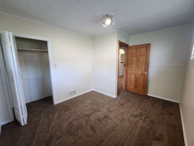 Building Photo - Charming 2-Bedroom Home On Terre Hautes North Side Near Terre Town School
