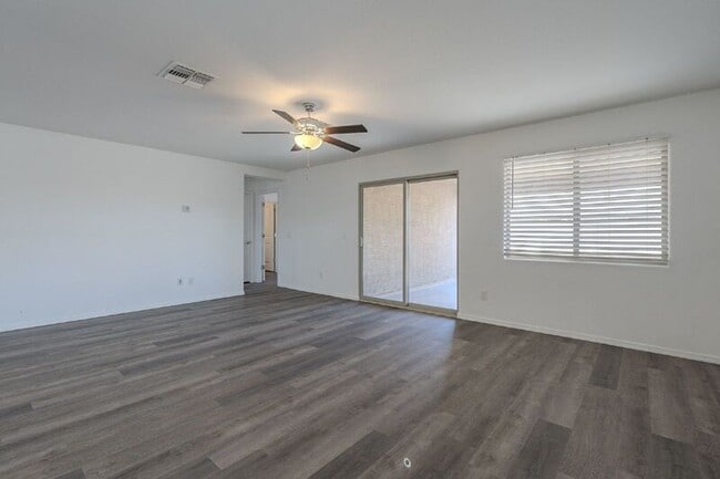 Building Photo - 1536 E Demain Dr