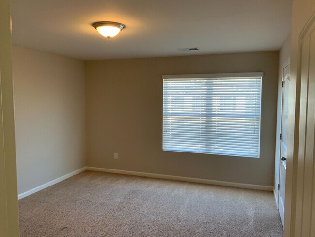 Building Photo - Chelsea Reserve  4 BR / 2.5 Ba / 2 family Room / 2 stories