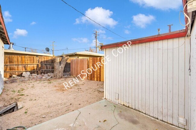 Building Photo - 1040 Flora St