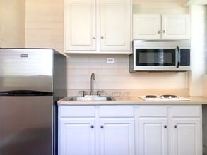 Building Photo - 264 Ka?iulani Ave