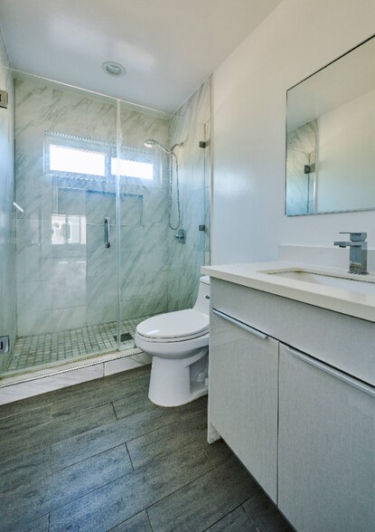 Building Photo - 1333 W 36th Pl