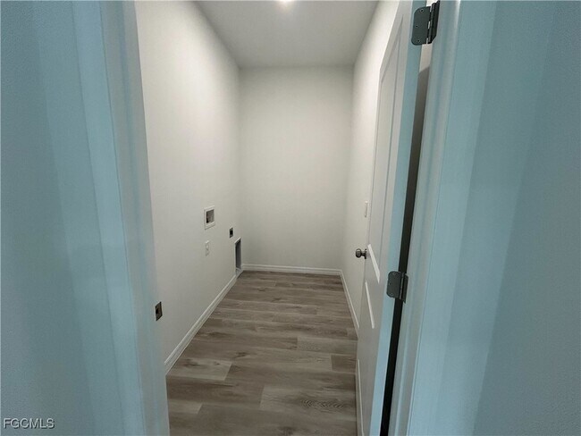 Building Photo - 453 Bell Blvd