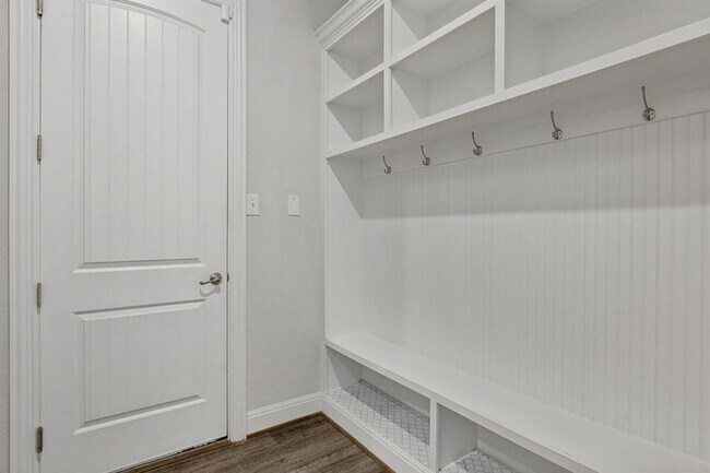 Building Photo - 727 Spinnaker Loop