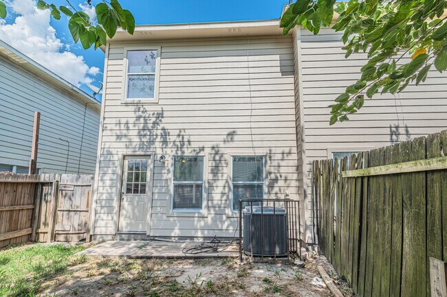 Building Photo - 10061 Sharpton Dr