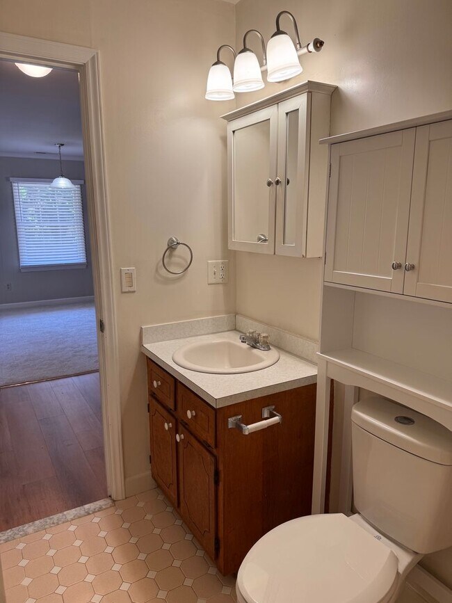Building Photo - 752