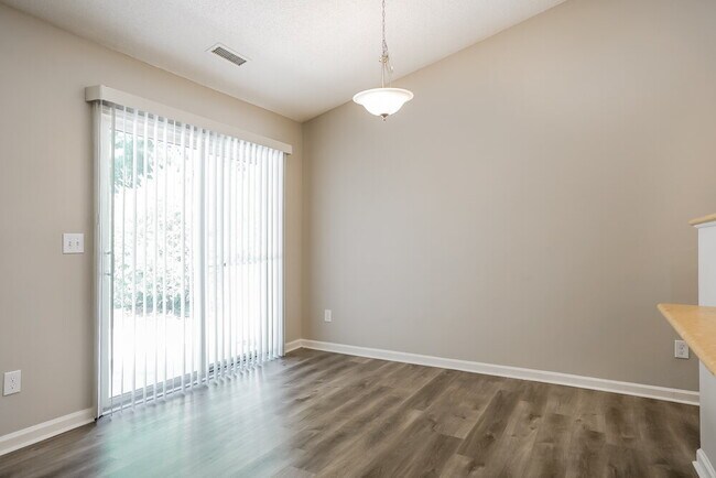 Building Photo - 204 Yellow Jasmine Path