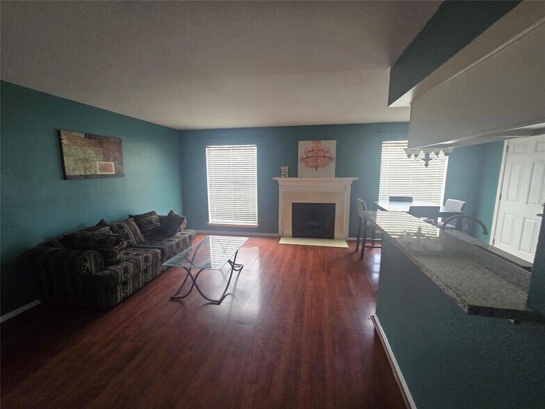 Building Photo - 2626 Holly Hall St