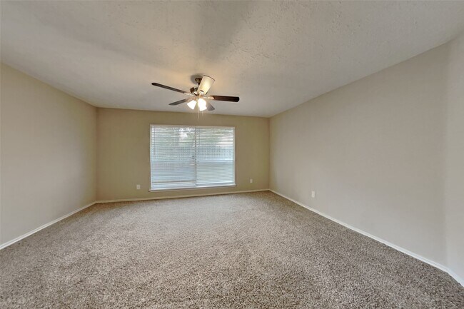 Building Photo - 2415 Pebbledowne Cir