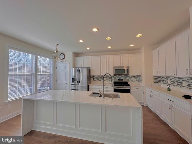 Building Photo - 21354 Shady Wood Terrace