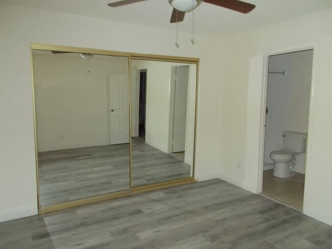Building Photo - Charming 2-Bed, 2-Bath Condo with Balcony and Pool Access in Las Vegas