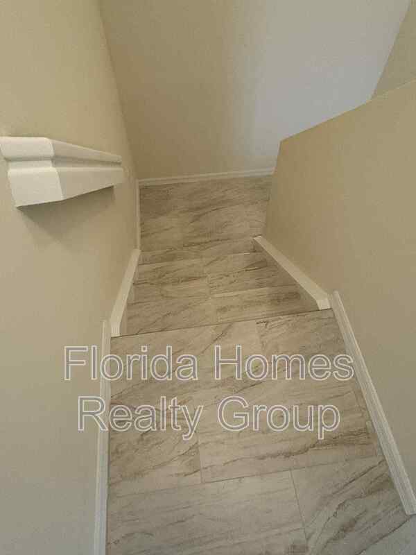 Building Photo - 3629 Pine Oak Cir