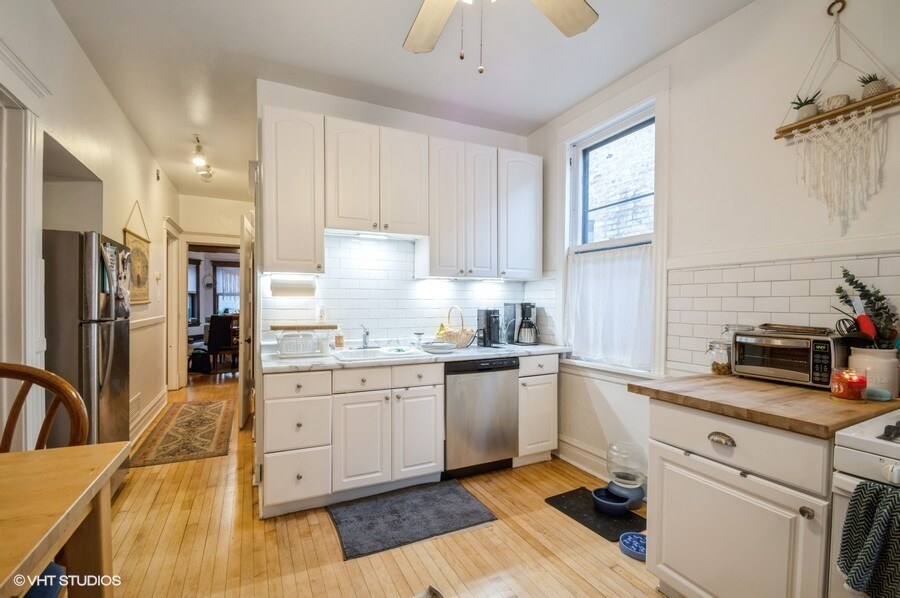 Kitchen - 1233 W Newport Ave