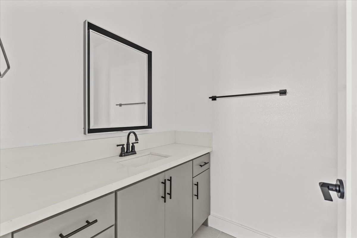 Building Photo - 6322 Willoughby Ave