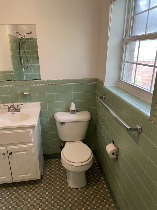 Bathroom with beautiful 1950's tile detail - 2000 Central Ave