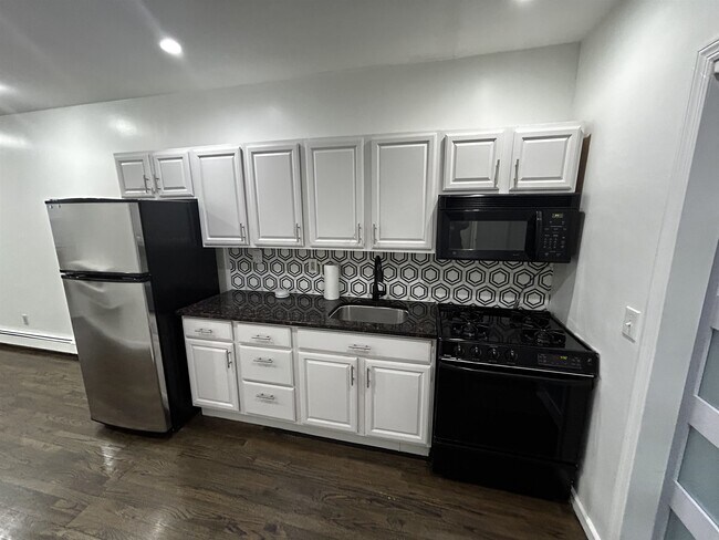 Building Photo - 63 Madison St