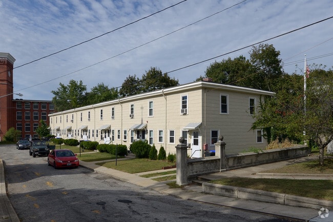 Building Photo - 2-24 Oakleigh Ave