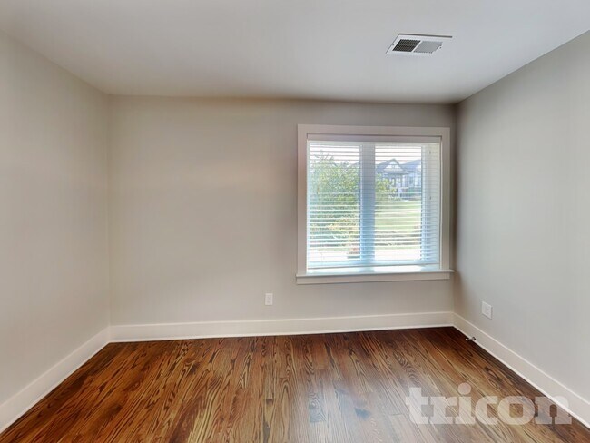 Building Photo - 1216 Hillwood Private Cove