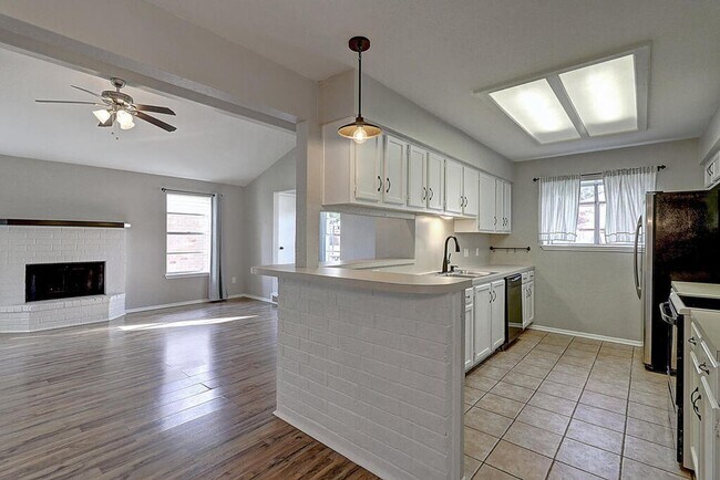 Building Photo - 913 St Timothy St