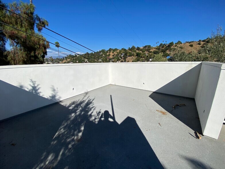 Gorgeous views of the Northeast LA hills. Parks are within walking distance - 4435 Radium Dr