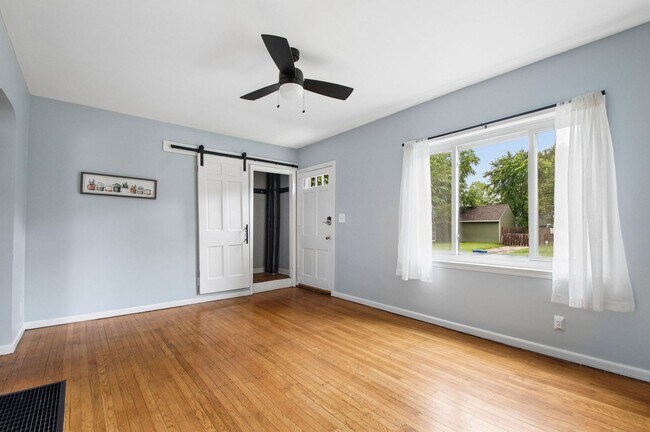 Building Photo - 3010 Woodbine Pl