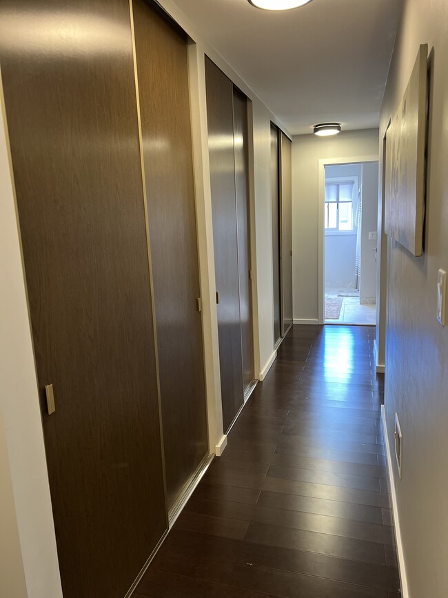 Building Photo - 1870 Fort St