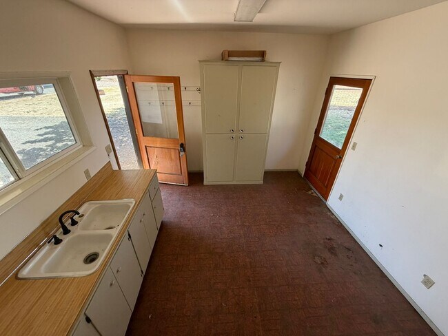 Building Photo - 27840 7 Mile Ln