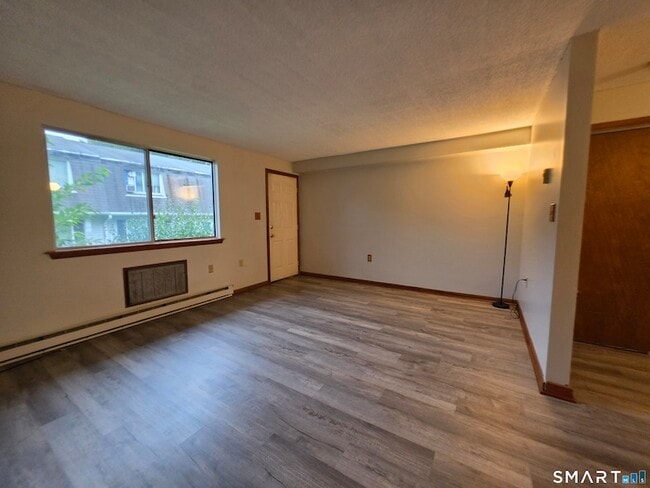 Building Photo - 1568 Meriden Rd