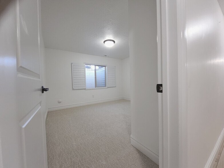 Building Photo - 1199 S 1510 E