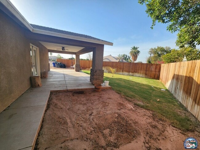 Building Photo - 2303 Moiola Ave