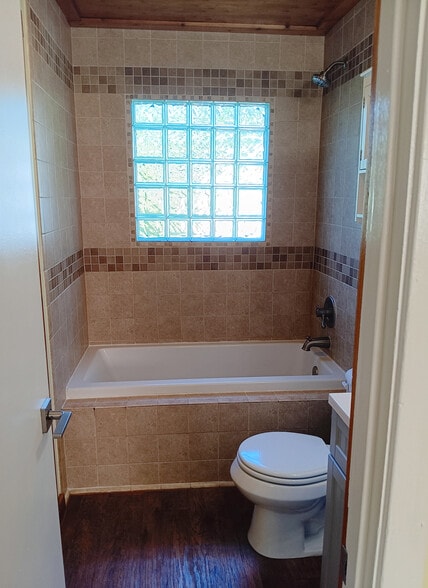 Soaker Tub - 650 S E RR Ave