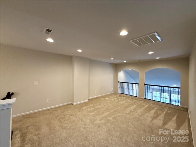 Building Photo - 11060 Discovery Dr NW