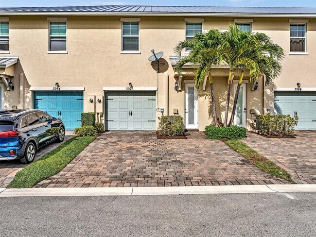 Building Photo - 3976 Poinciana Ln