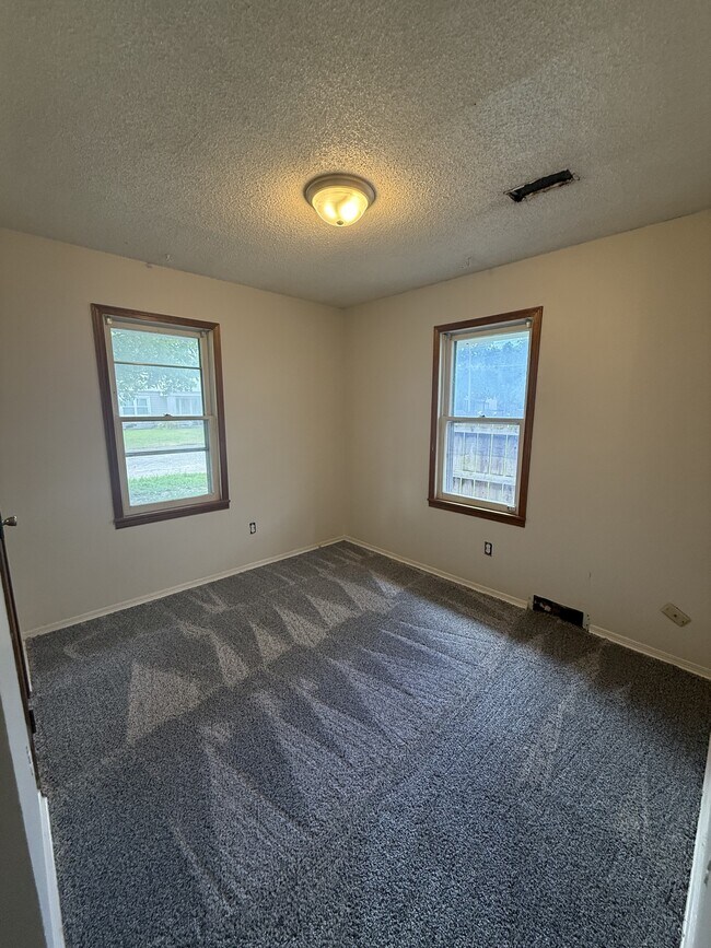 Building Photo - 3150 W Mentor Ave