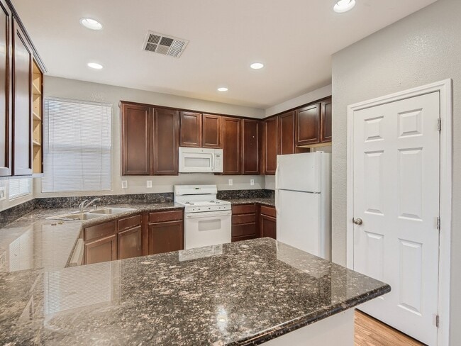 Building Photo - 5537 Ayers Cliff St