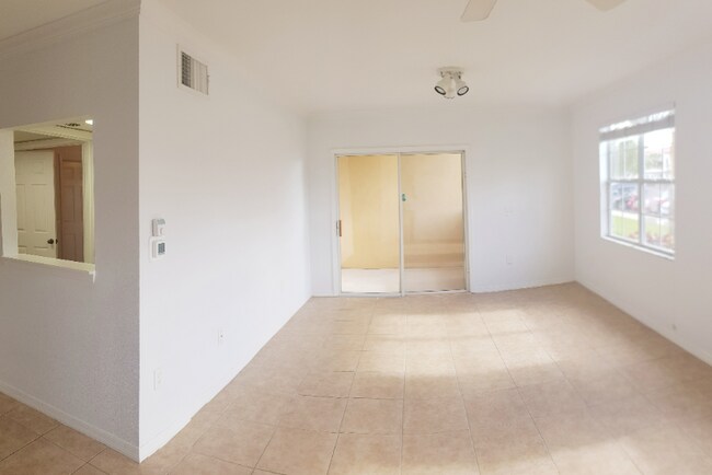 Building Photo - 1040 Villagio Cir