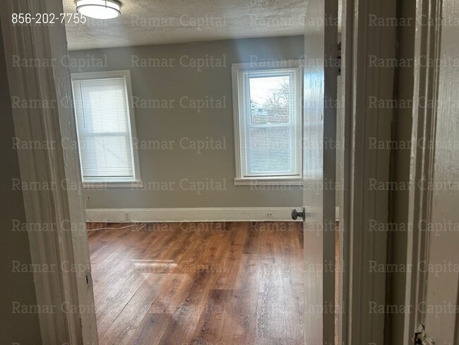 Building Photo - 912 Mt Ephraim Ave