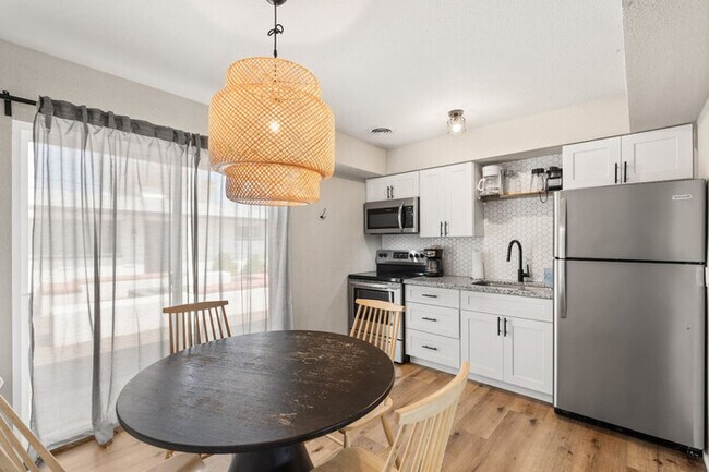 Building Photo - Fashion Square Apt1|SWVillage|Scottsdale|8...