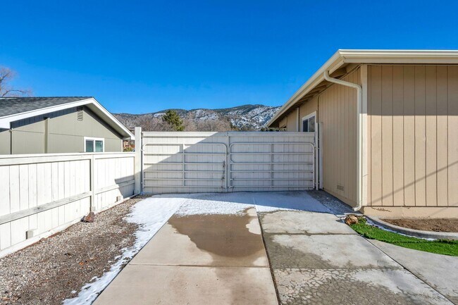 Building Photo - FULLY FURNISHED MOUNTAIN VIEW RETREAT with HOT TUB, RV PARKING & NO HOA