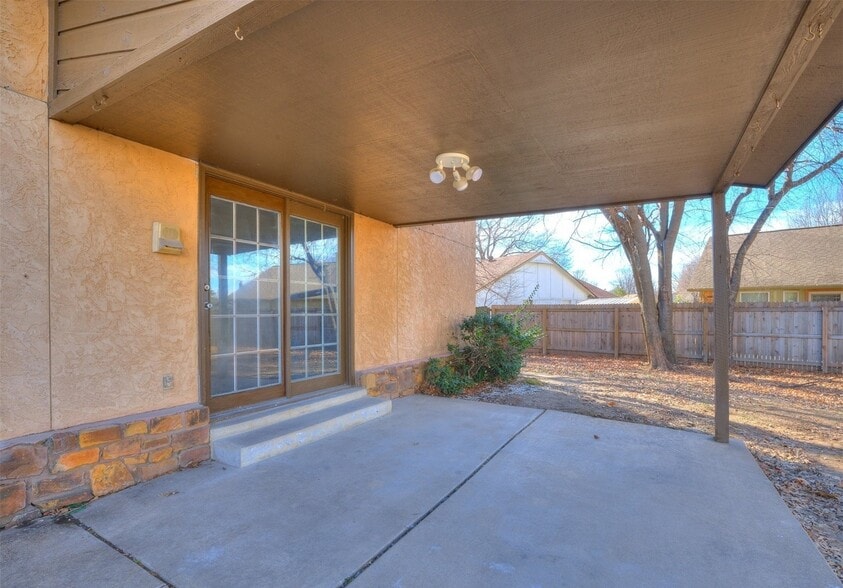 Building Photo - 2605 W Washington Cir