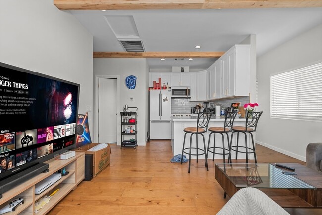 Building Photo - 5338 Hewlett Dr