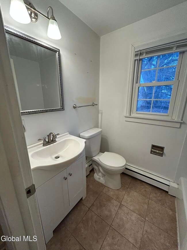 Building Photo - 6 Davis Ave