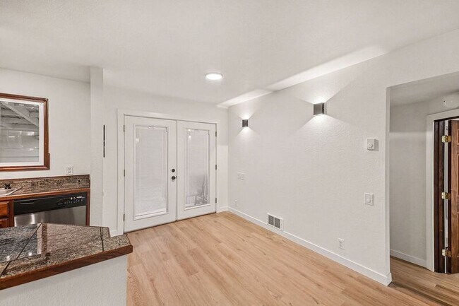 Building Photo - 2658 35th Ave W