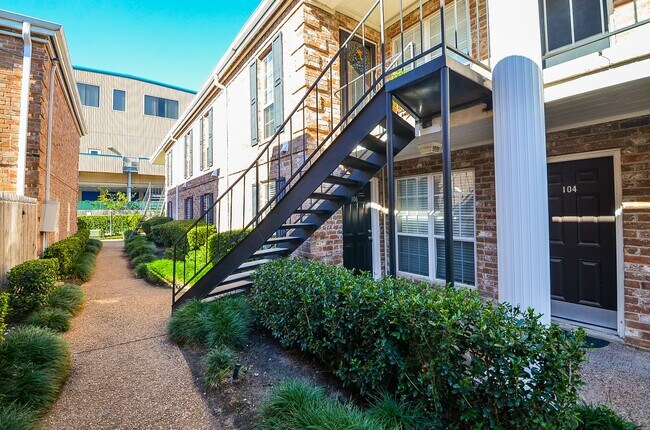 Building Photo - 6410 Del Monte Dr