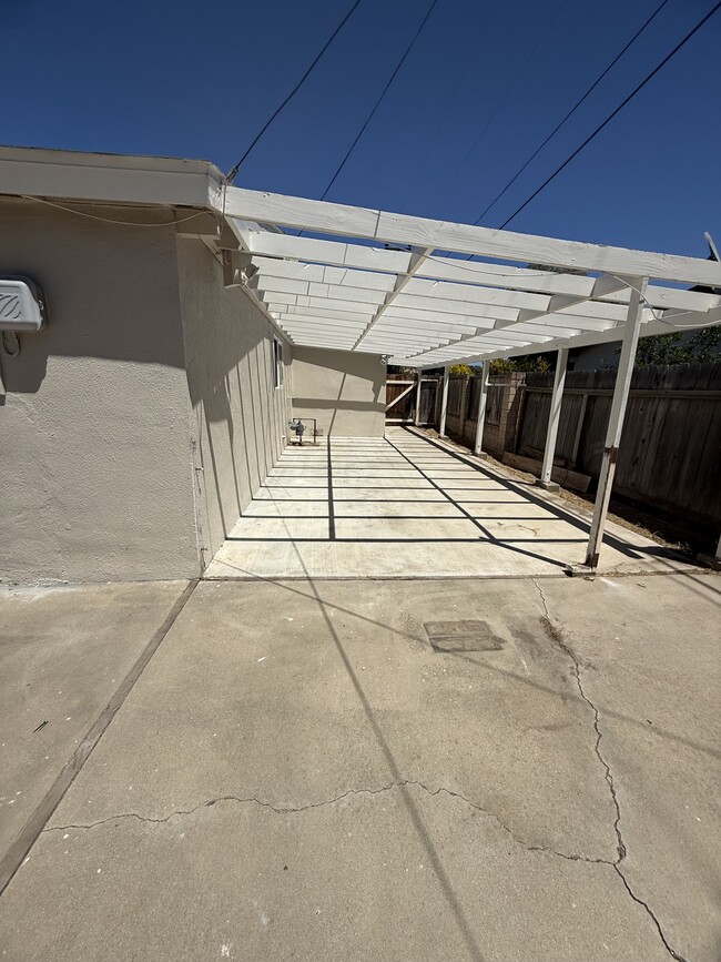 Building Photo - 1506 Calle Siete